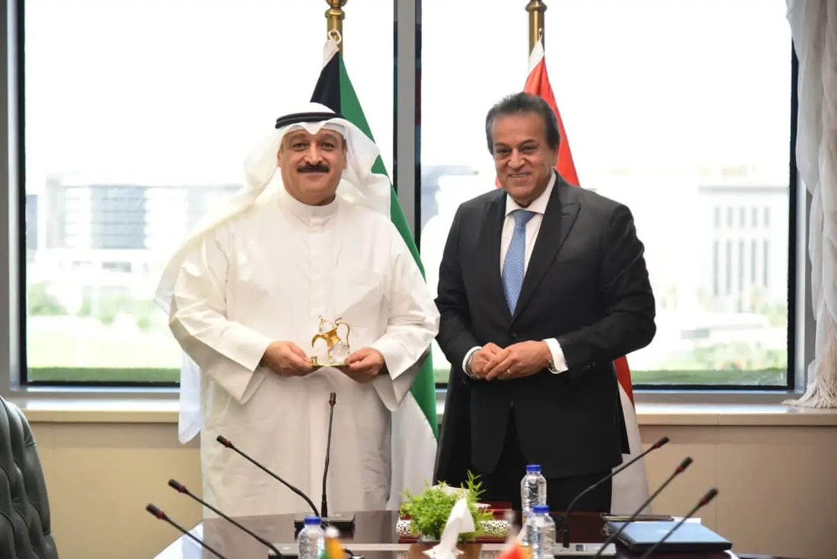 وزير الصحة يبحث مع وزير الصحة الكويتي سبل تعزيز التعاون الصحي المشترك