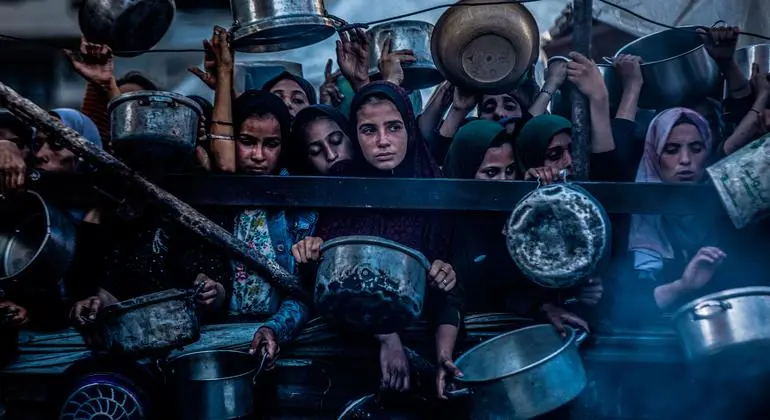 غزة - انعدام الأمن يمنع الآلاف من مغادرة الشمال و83% من مدينة غزة مدمر