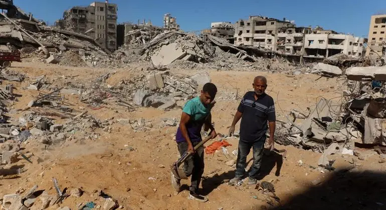 في غزة، عائلات تعيد بناء حياتها بين الأنقاض رغم "الدمار الذي لا يستوعبه عقل"