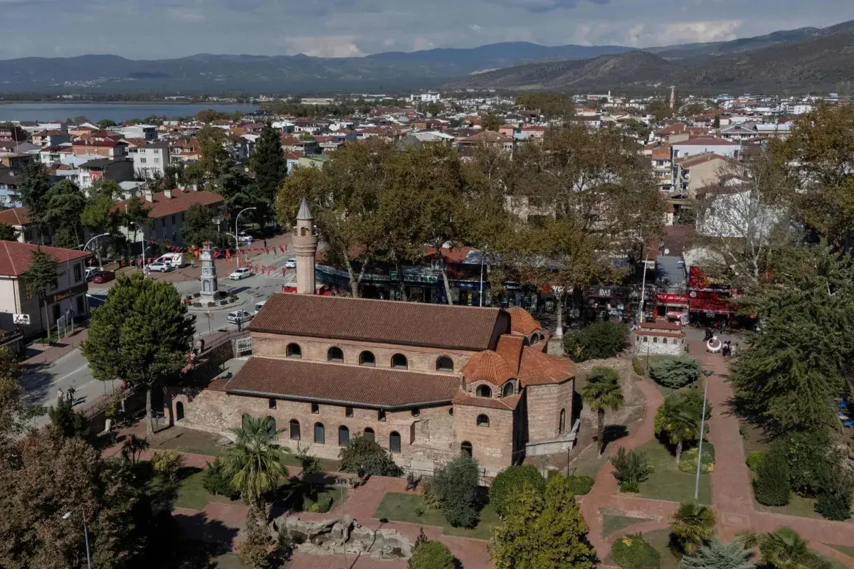 «تركسل» و«ترك تيليكوم» و«فودافون» تفوز بترددات الجيل الخامس التركية