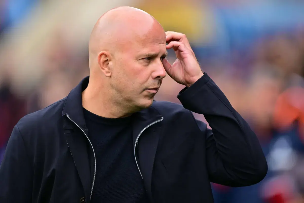 سلوت أمام معضلة في دفاع ليفربول