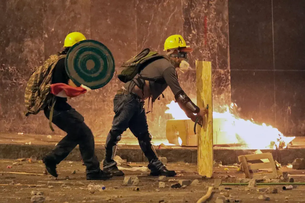 قتيل وعشرات المصابين في احتجاجات واسعة ضد رئيس بيرو الجديد