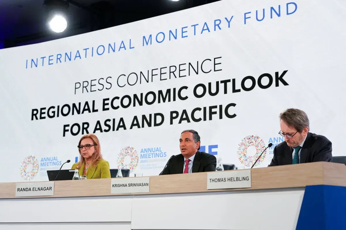 صندوق النقد الدولي يرفع توقعات نمو آسيا ويحذر من مخاطر التجارة