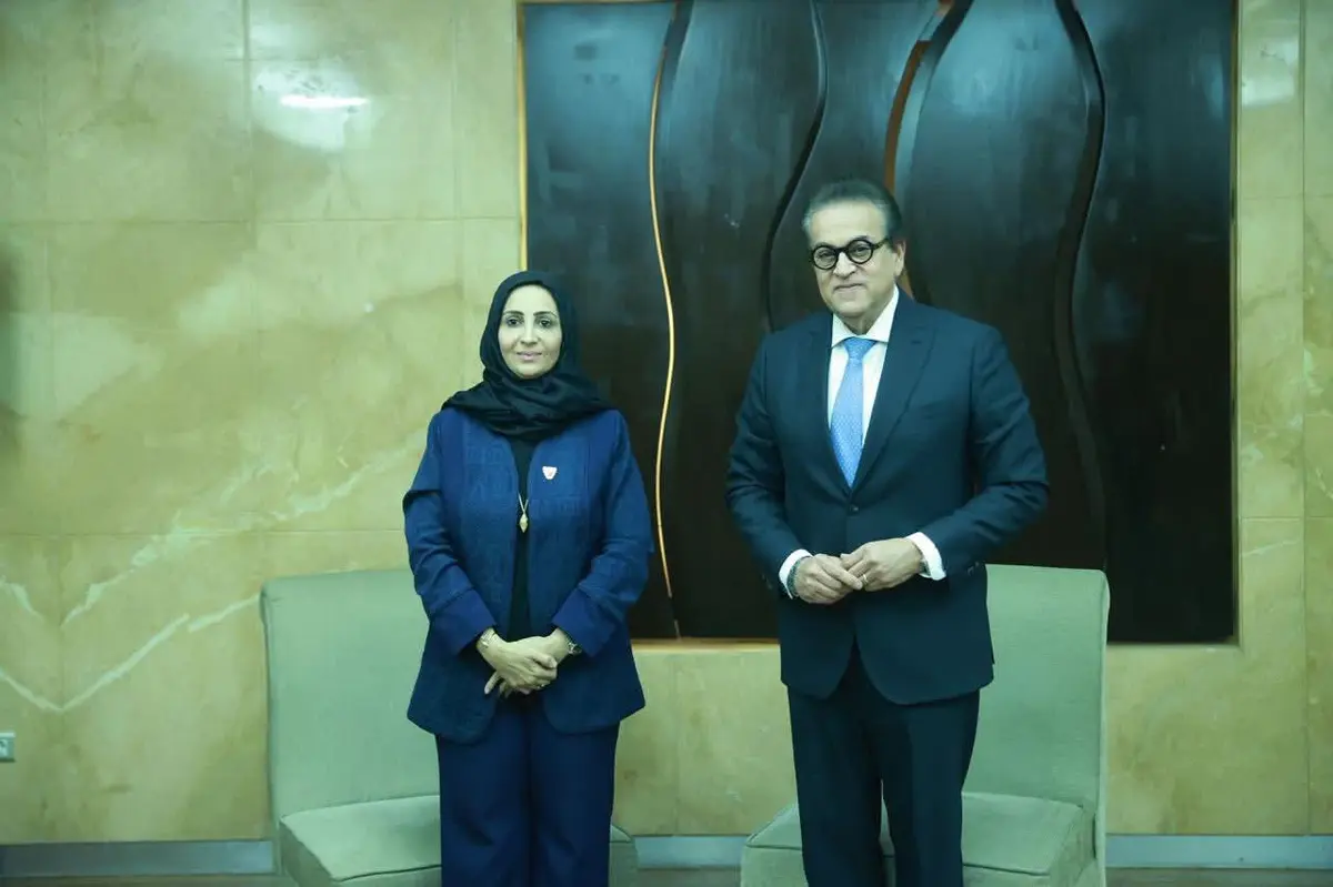 وزير الصحة يلتقي نظيرته البحرينية لتعزيز التعاون الصحي وتبادل الخبرات بين البلدين