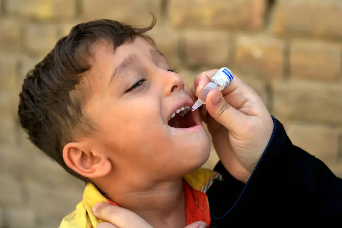 رئيس وزراء باكستان يدين الهجوم على فرق التطعيم ضد شلل الأطفال في سوات