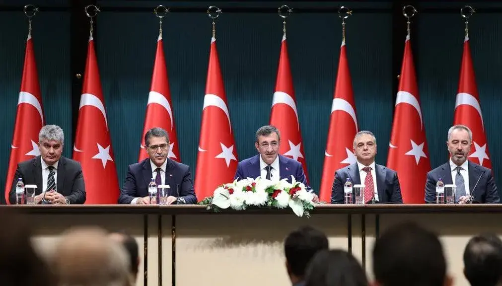 تركيا تتوقع نمواً محدوداً وتبقى حذرة تجاه التضخم في مشروع موازنة 2026