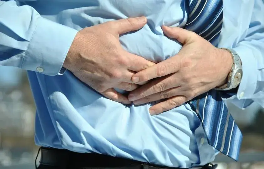 ما السبب وراء آلام المعدة التي ترافق التقدم في العمر؟