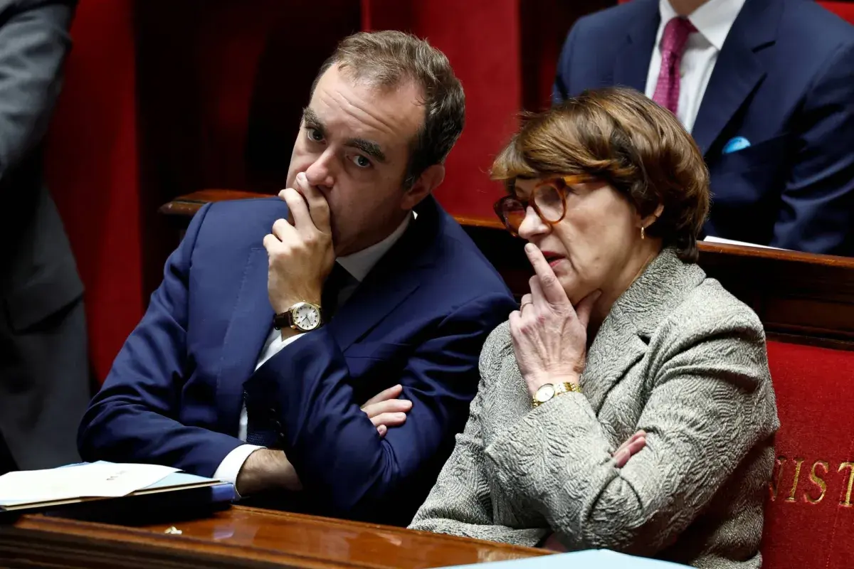 وسط انقسامات حادة... رئيس الحكومة الفرنسية ينجو من سحب الثقة