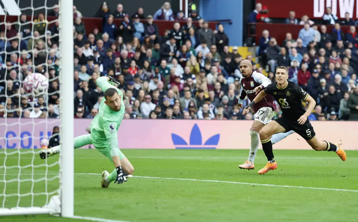 أستون فيلا يجب أن يكفّ عن الإحساس بالظلم ويركز على الدوري الأوروبي