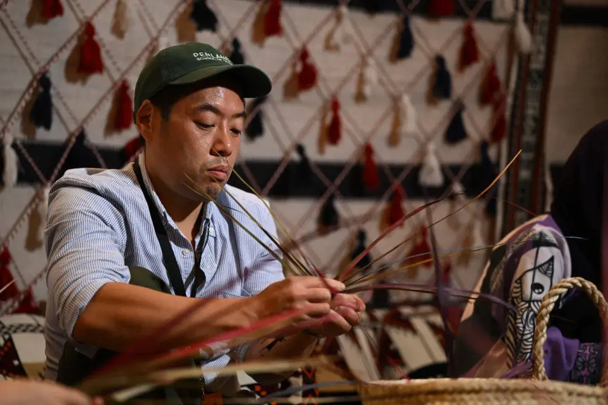 «إثراء» يختتم الإقامة الفنية لمبادرة «الخوص»: النخلة تعود إلى المشهد الفني برؤية معاصرة