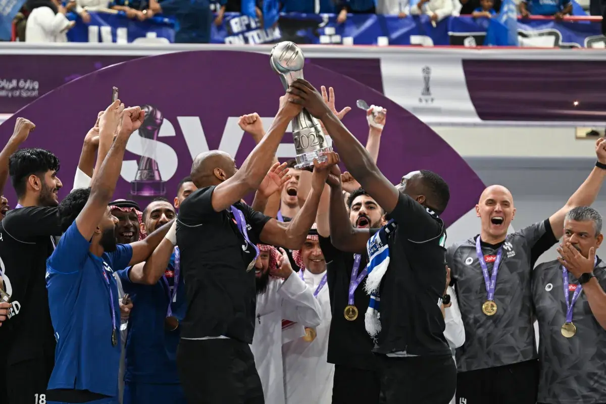 «أباتشي الهلال» تحلق بكأس الطائرة