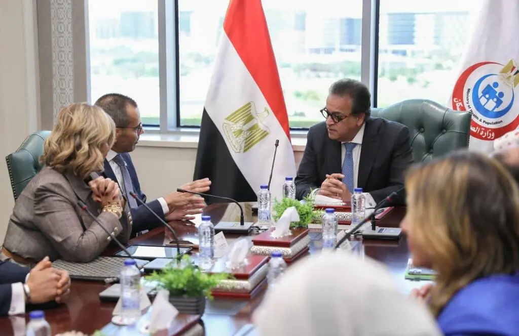 «الصحة» تبحث مع اتحاد المستشفيات العربية توسيع استخدام الذكاء الاصطناعي في القطاع الطبي