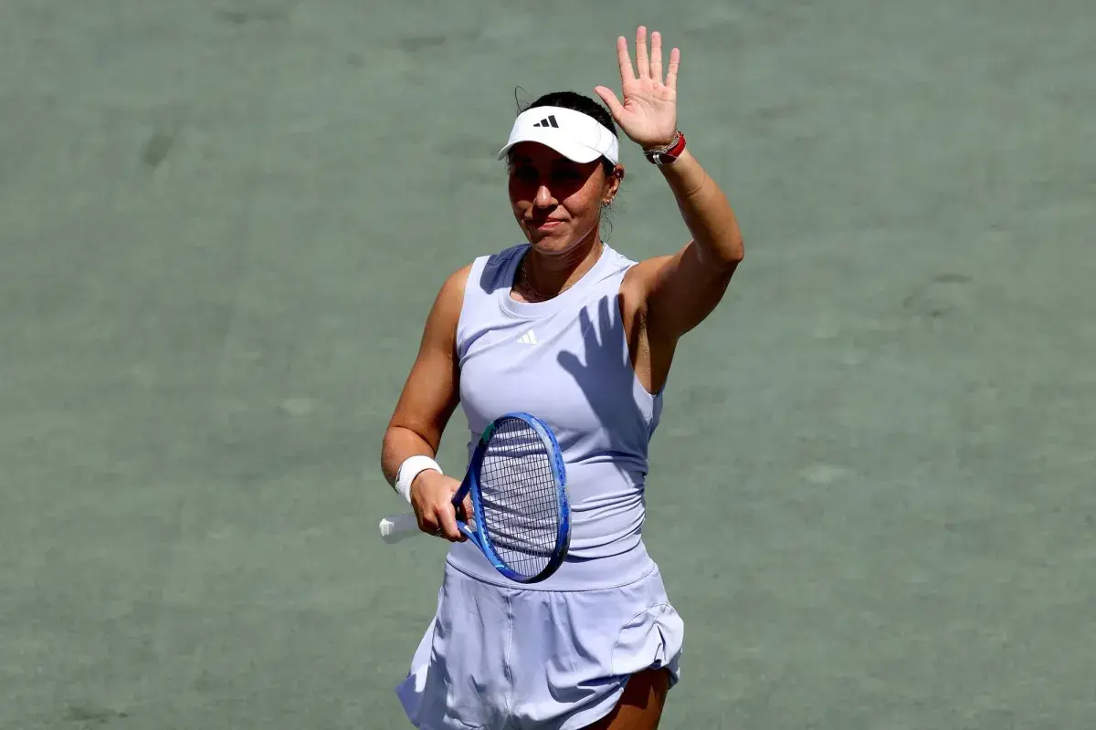 «دورة تشارلستون»: بيغولا تعاني لتبلغ نصف النهائي