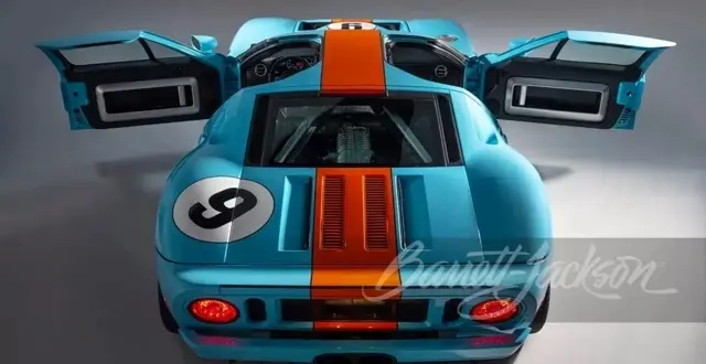 فورد تفتح أسطولها التاريخي للبيع لأول مرة بسيارة GT نادرة