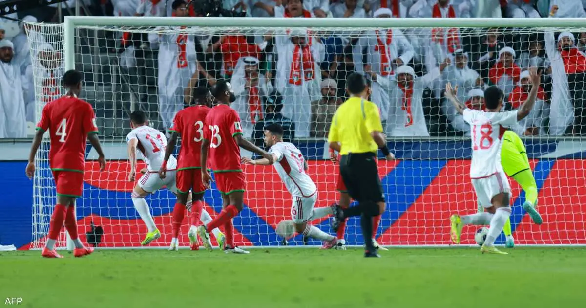 الإمارات تقلب الطاولة على عمان وتقترب من المونديال