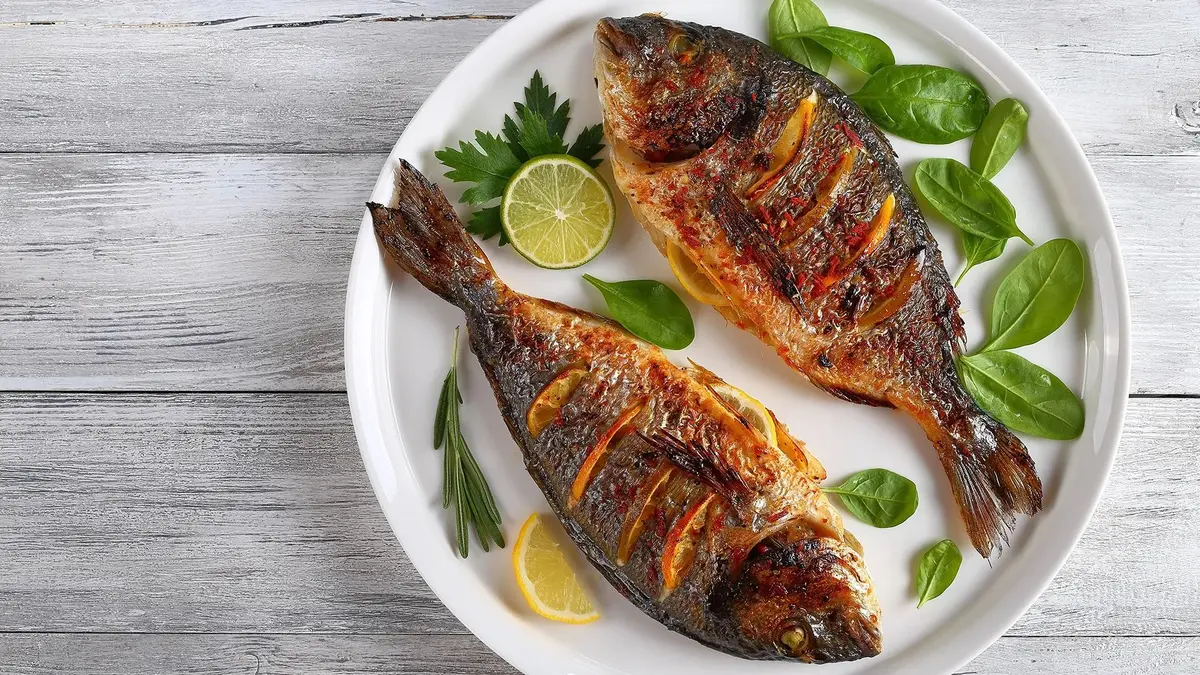 (شاهد) توجد بشكل أساسي في الأسماك.. لماذا تحتاج أجسامنا للدهون الصحية؟