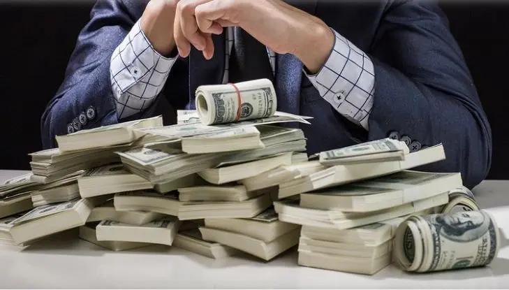 هاشتاق عربي - ملياردير أمريكي يدعو الشركات إلى تقاسم الثروات مع الموظفين