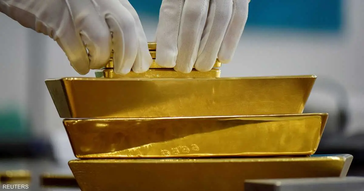 الذهب يلتقط أنفاسه بعد اختراق حاجز الـ 4000 دولار