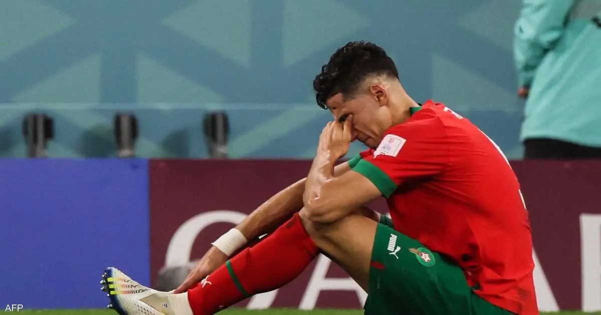 في المطار.. "هجوم مفاجئ" على نجم منتخب المغرب