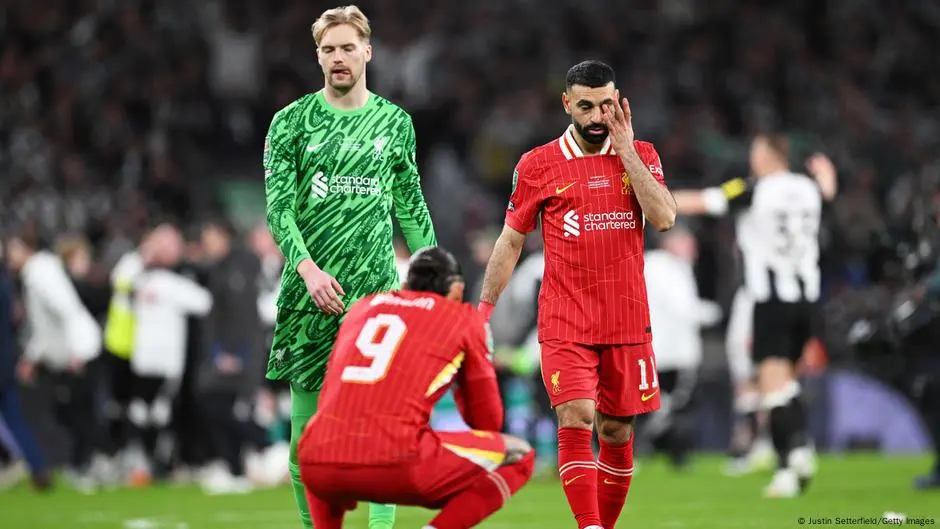 "يكتفي بالمشاهدة" .. هل محمد صلاح على مفترق طرق مع ليفربول؟