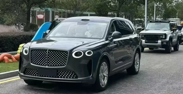 SUV صينية تثير الجدل بتصميم يكاد يطابق بنتلي بنتايجا