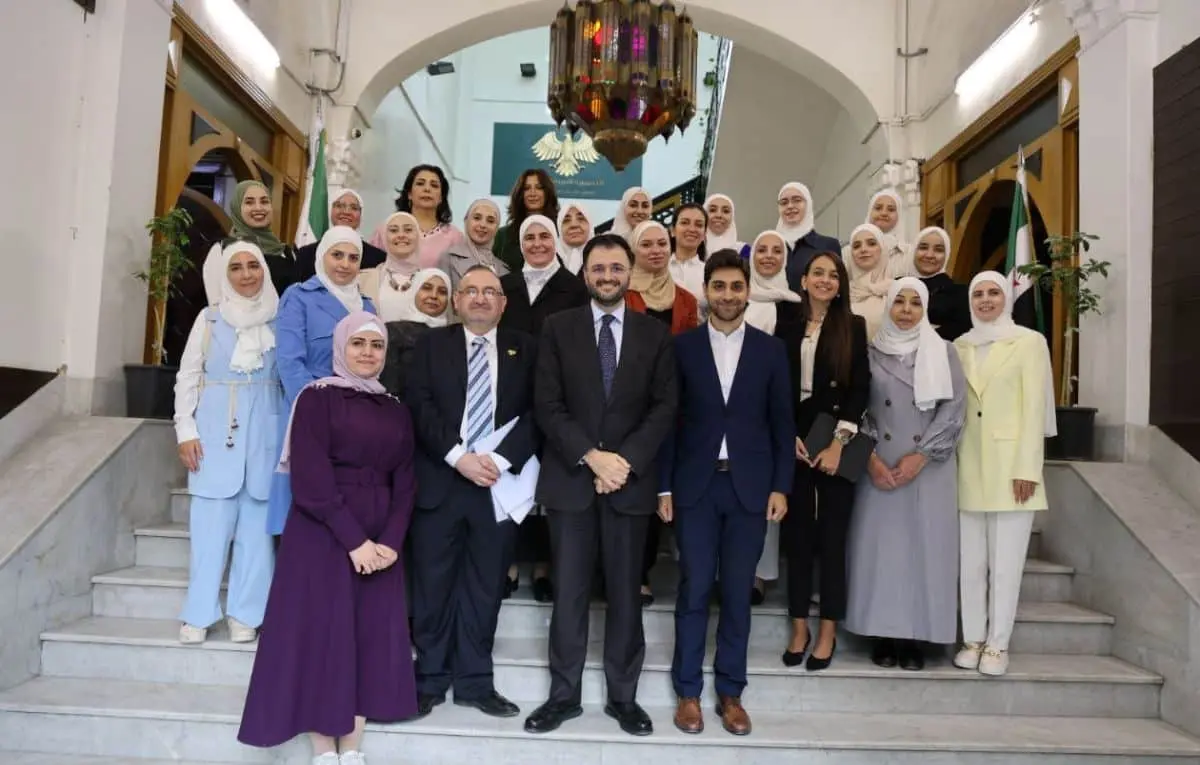 تمكين المرأة رقميًا.. محور إستراتيجي لإعادة الإعمار في سوريَة