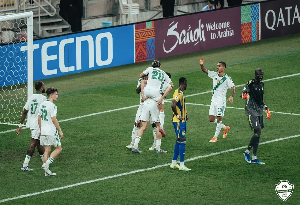 الأهلي السعودي يكرم وفادة الغرافة القطري بثلاثية (فيديو)