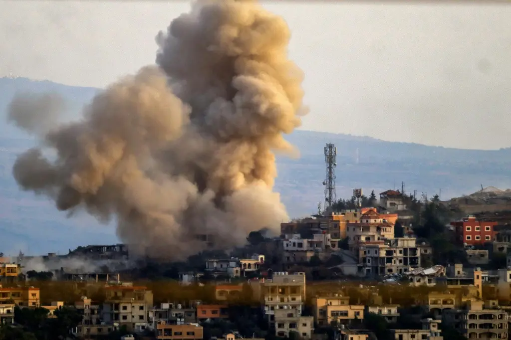الاحتلال الإسرائيلي يشن غارات على جنوب لبنان