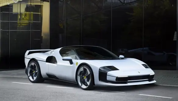 فيراري SC40: تحفة فريدة تستعيد روح F40 بتقنيات هجينة عصرية