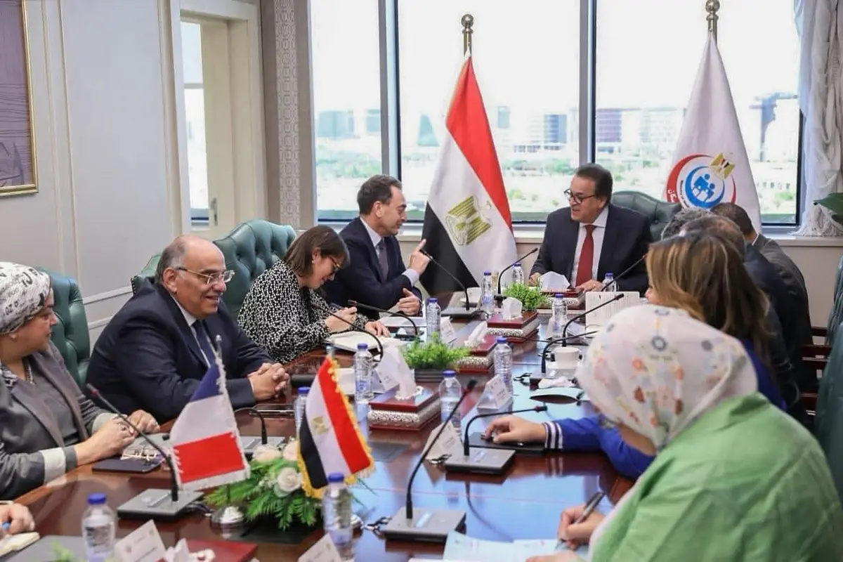وزير الصحة يستقبل سفير فرنسا بمصر للإتفاق على تنفيذ خطة لتقديم المساعدات الإنسانية لقطاع غزة