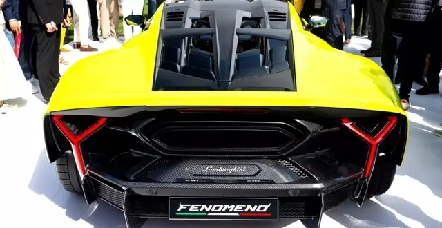 لامبورغيني تمدد ضمان سياراتها إلى 10 سنوات بثقة غير مسبوقة في الاعتمادية