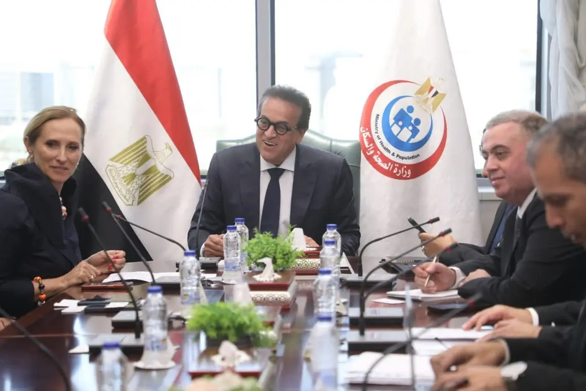 وزير الصحة يبحث مع «ميدترونيك» تقدم ميكنة منظومة تغيير الصمام الأورطي بالقسطرة (TAVI) وتعزيز المبادرات الصحية أن