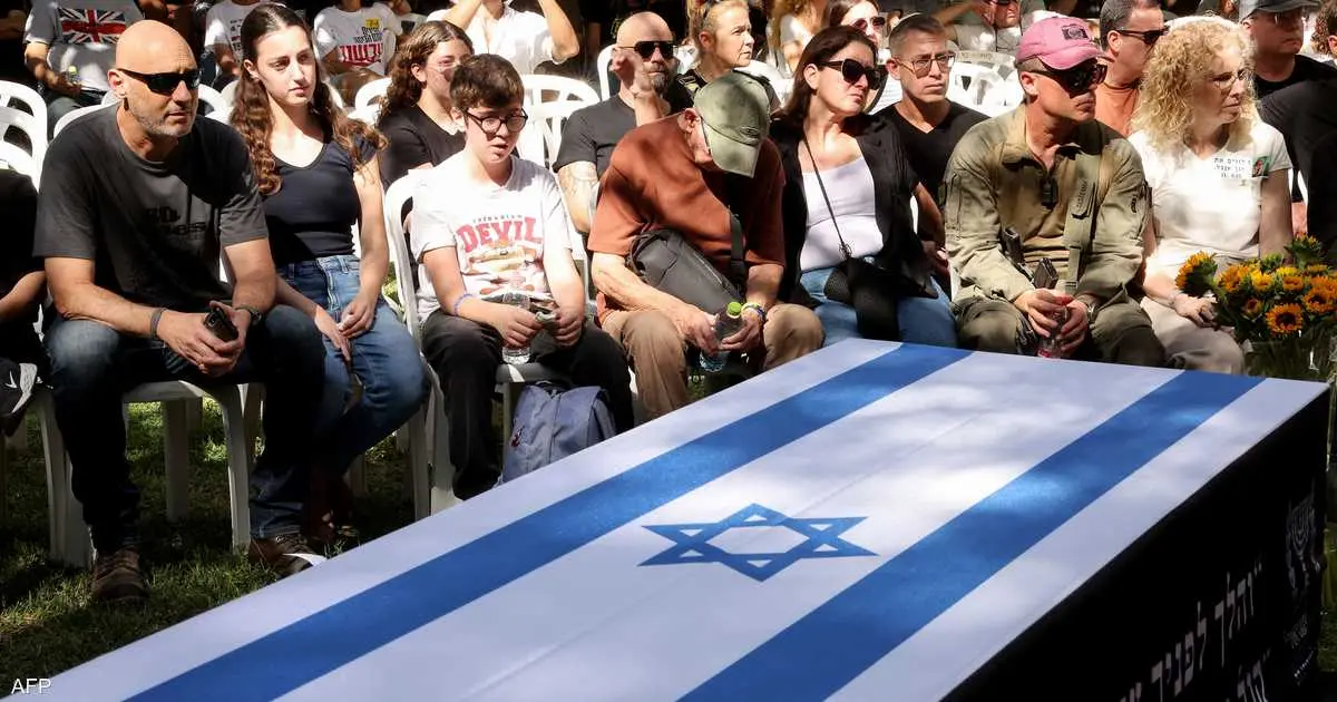 إسرائيل تتسلم من الصليب الأحمر جثماني رهينتين