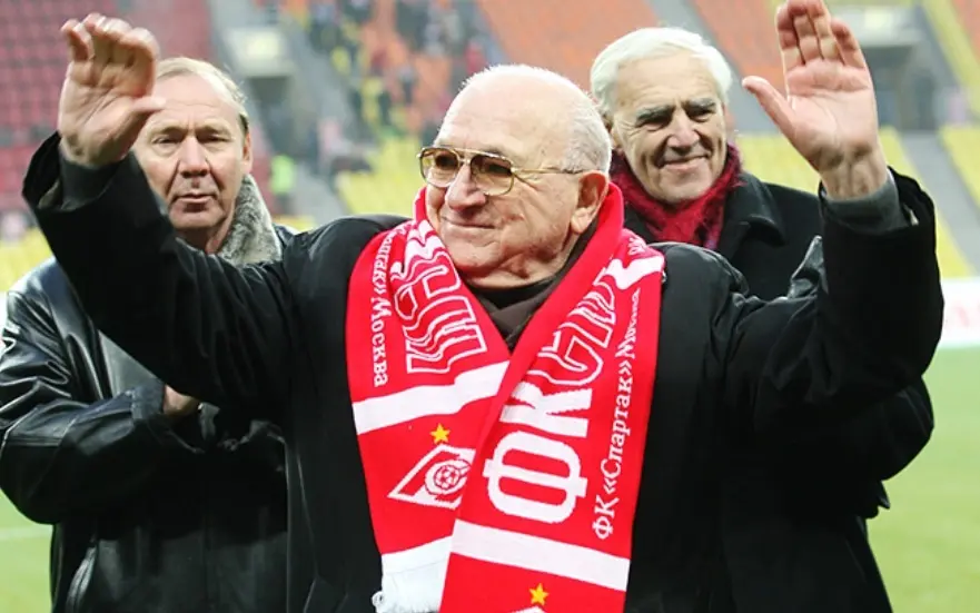 أسطورة سبارتاك موسكو يحتفل بعيد ميلاده الـ99 ويتحدث عن سر طول العمر