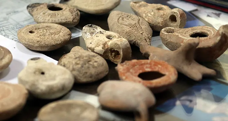 استعادة ألف قطعة أثرية في حلب ومواطن يسلّم عملات نادرة للمتحف الوطني