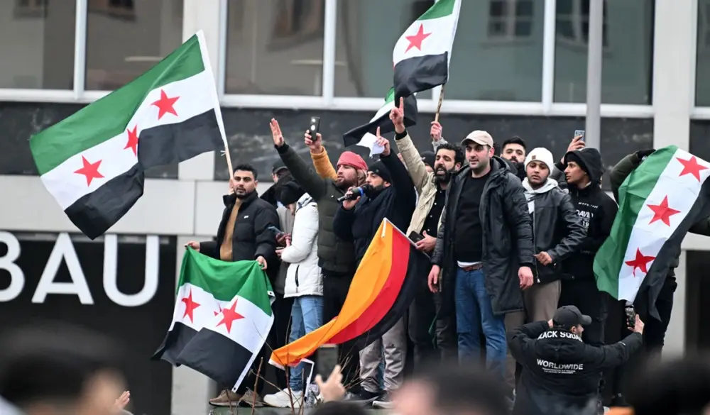 تقرير: لاجئون سوريون في ألمانيا ينتظرون بفارغ الصبر صدور لوائح السفر إلى وطنهم