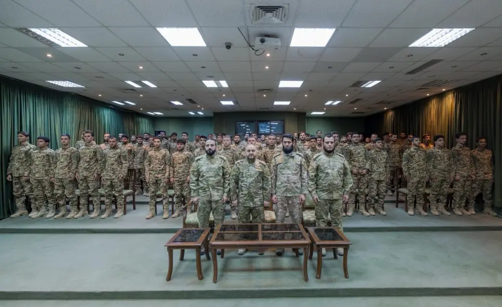 وزير الدفاع يلتقي بعثة الطلاب الضباط الموفدين إلى تركيا والسعودية