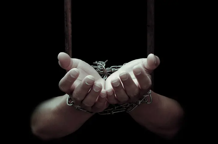 عائلة سورية تتبلغ مقتل ابنتها تحت التعذيب بعد فقدها البصر