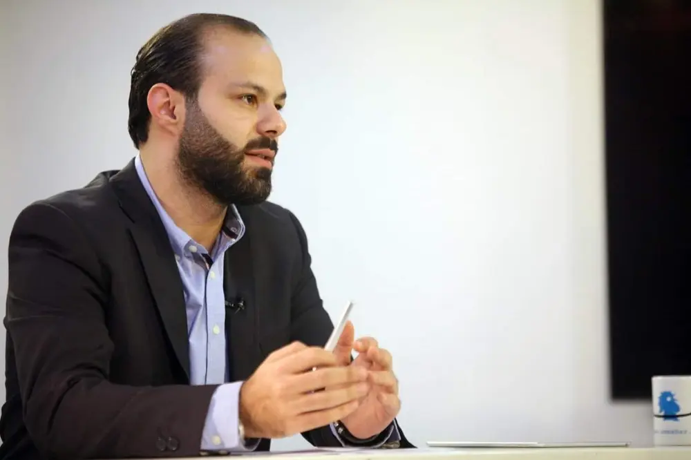 دافع عن اللاجئين وهاجم باسيل .. صحفي لبناني يكشف أسباب العنصرية ضد السوريين