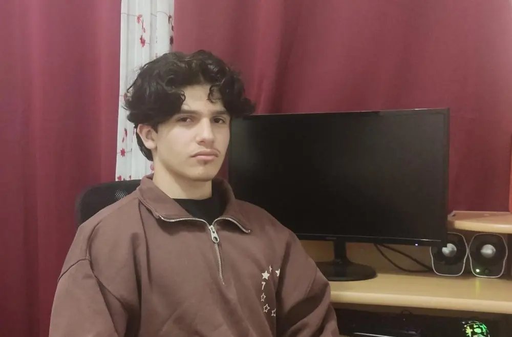 من الغوطة الشرقية إلى منصة التتويج في باريس.. شاب سوري يرفع اسم بلاده عاليًا