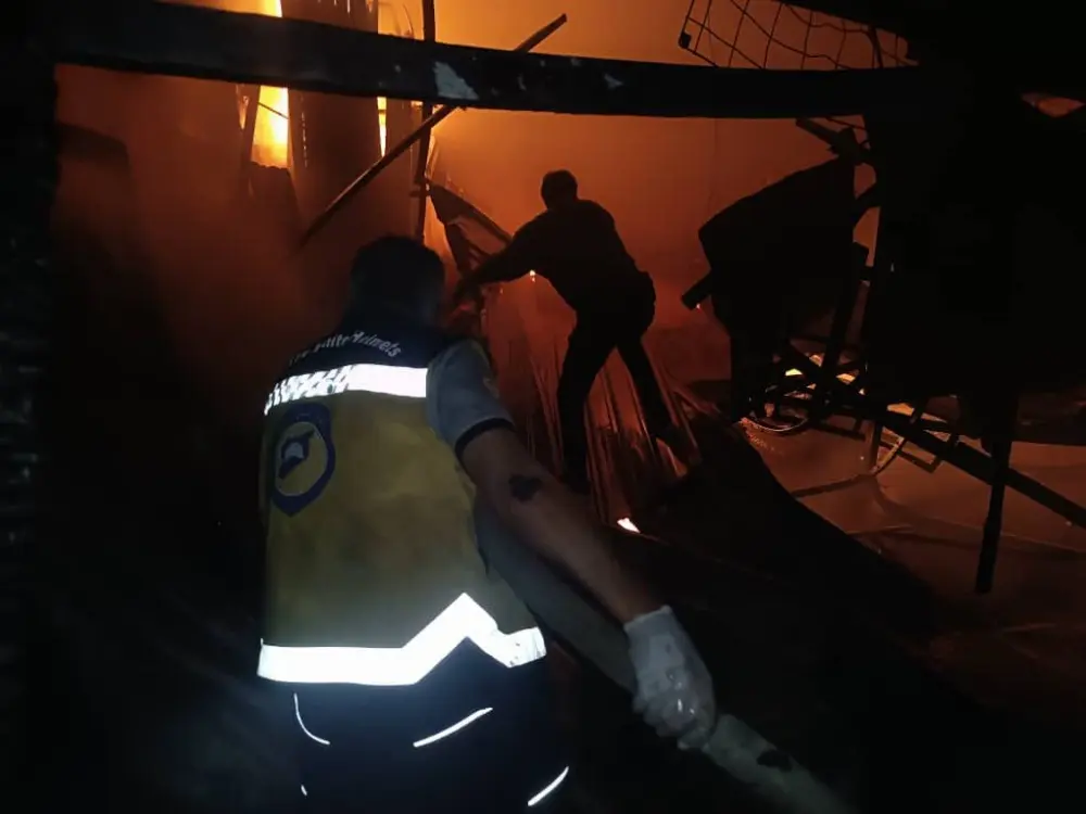 دمشق.. إخماد حريق في محلات وورش مفروشات بمنطقة البوابة