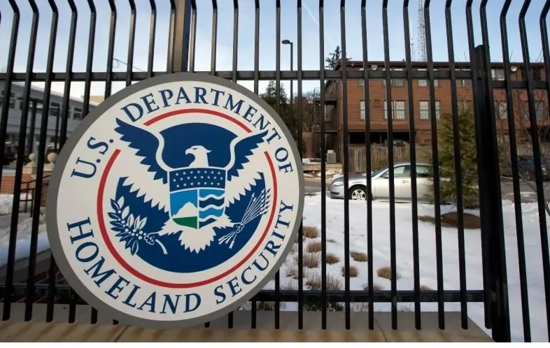 إدارة ترامب تُنهي برنامج الحماية المؤقتة للسوريين في الولايات المتحدة