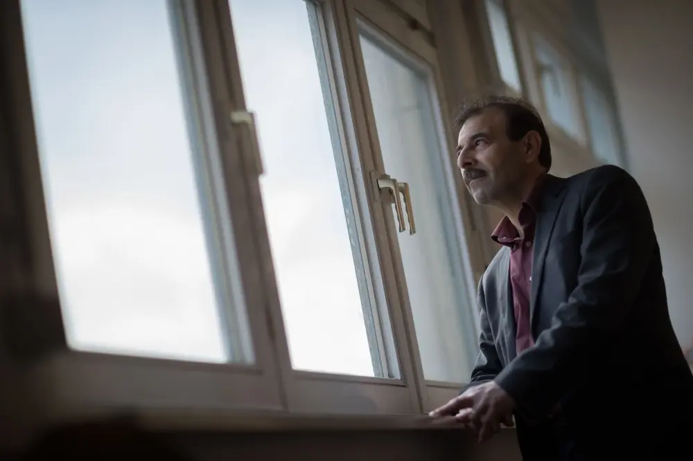 البني يروي تفاصيل محاكمة رفعت الأسد... الحجز على 600 مليون دولار وتهم قتل ومخدرات وسرقة آثار