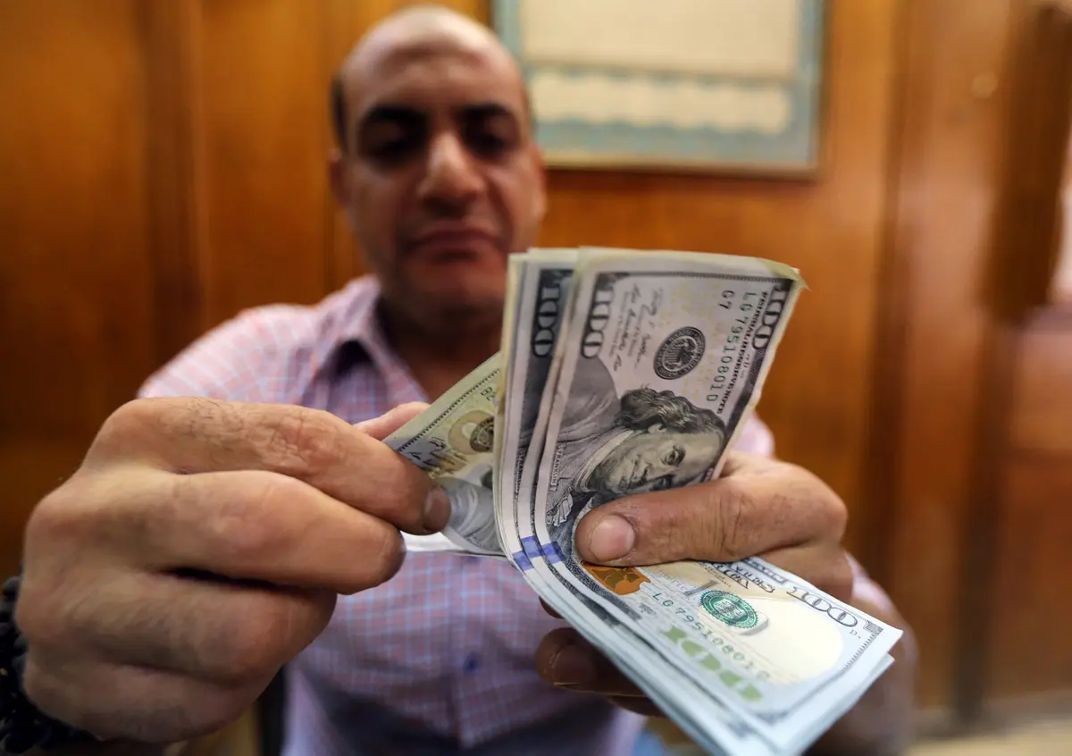 خلال 8 أشهر.. تحويلات المصريين بالخارج ترتفع إلى 26.6 مليار دولار