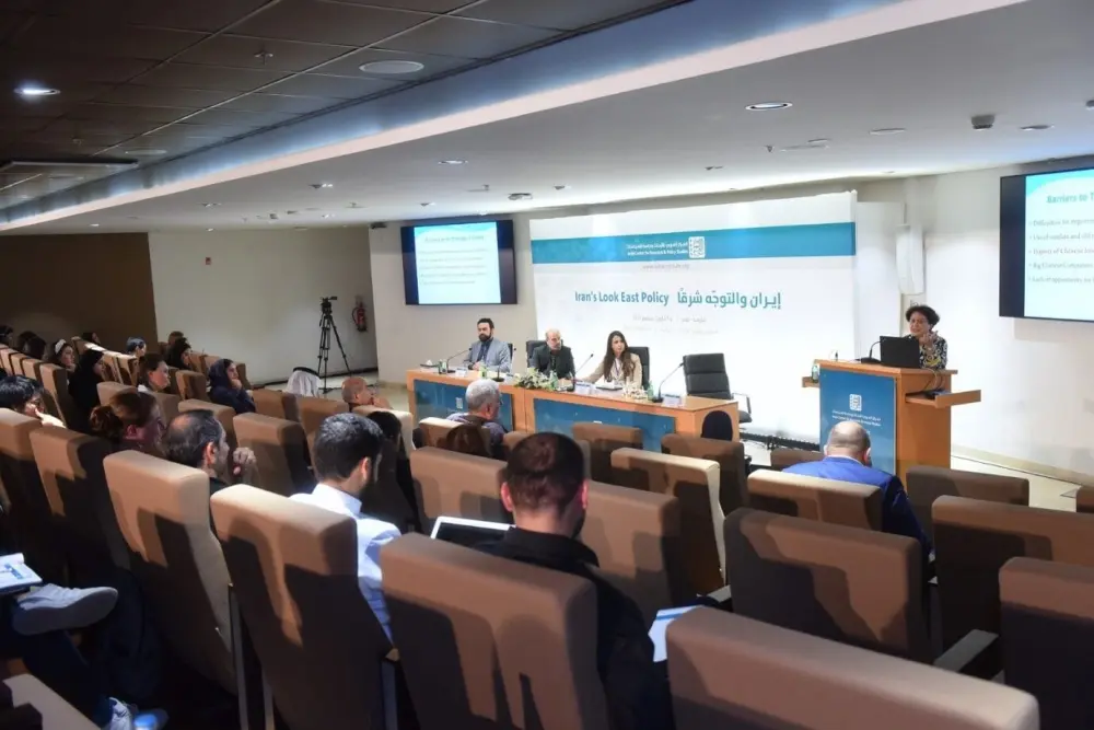 وحدة الدراسات الإيرانية في المركز العربي تختتم أعمال مؤتمر إيران والتوجّه شرقًا