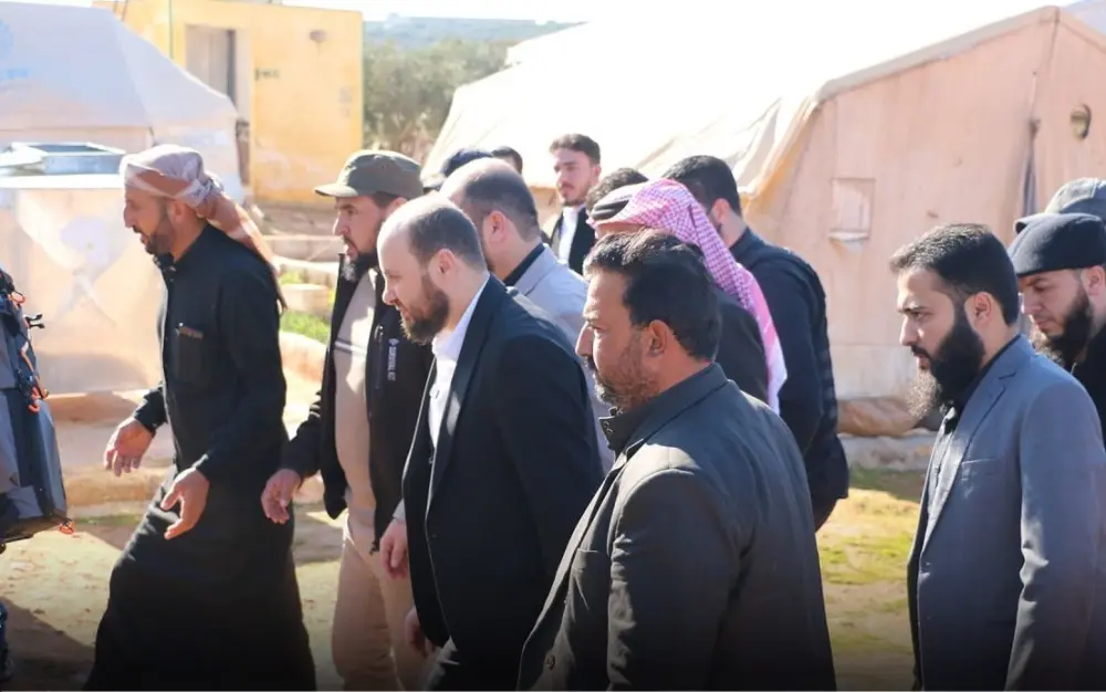 رئيس الحكومة يزور مخيمات إدلب