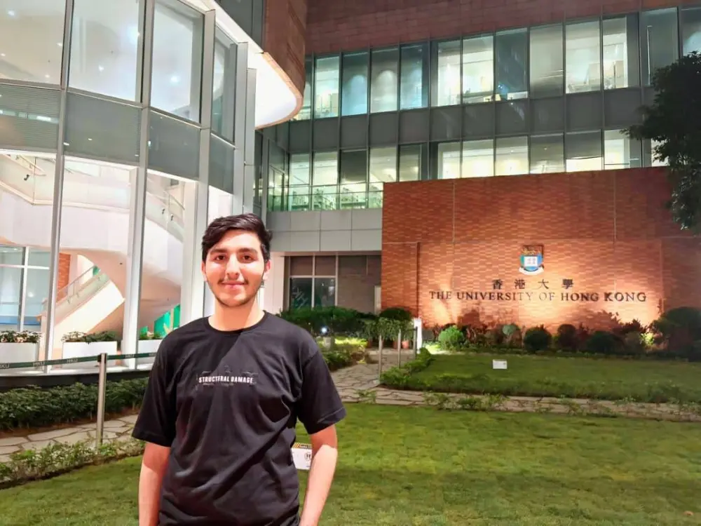 طالب سوري يحقق إنجازاً عالمياً بقبوله في جامعة هونغ كونغ لدراسة الذكاء الاصطناعي