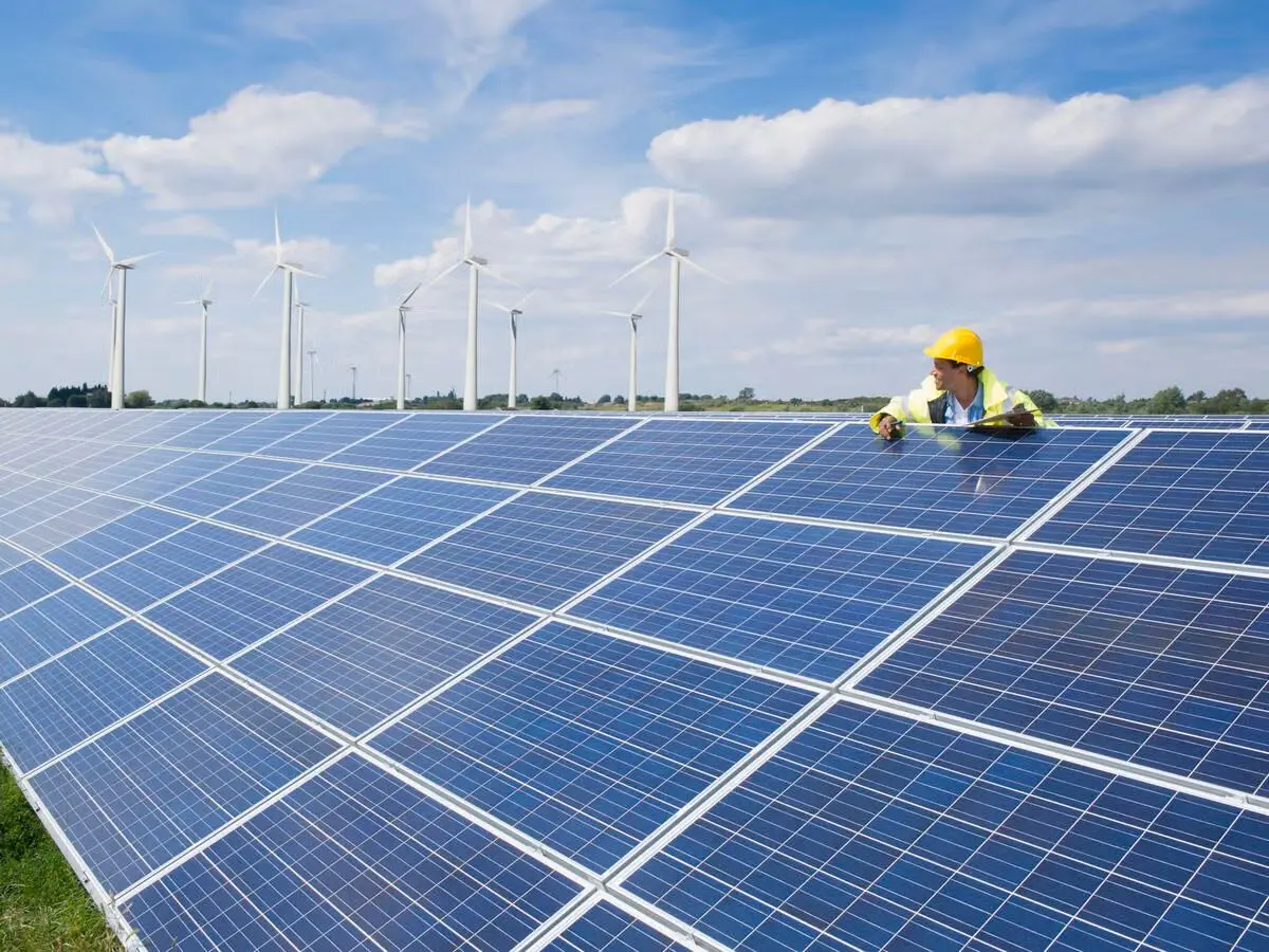 تكلفة الكهرباء المتجددة في الشرق الأوسط وأفريقيا تواصل الهبوط خلال 2025 - الطاقة
