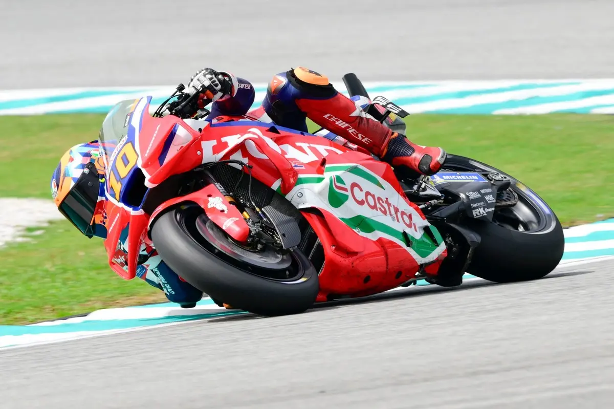 Luca Marini&rsquo;s first 2025 MotoGP crash caused by being "too clean" - Pol Espargaro
