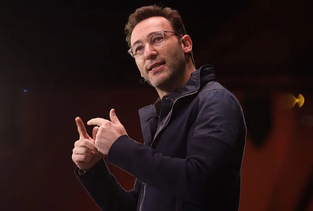 سيمون سينك: لا نجاح حقيقي بلا فشل.. والوقوع في القاع بداية الصعود